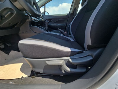 2025 Nissan Versa 4p Sense L4/1.6 Man