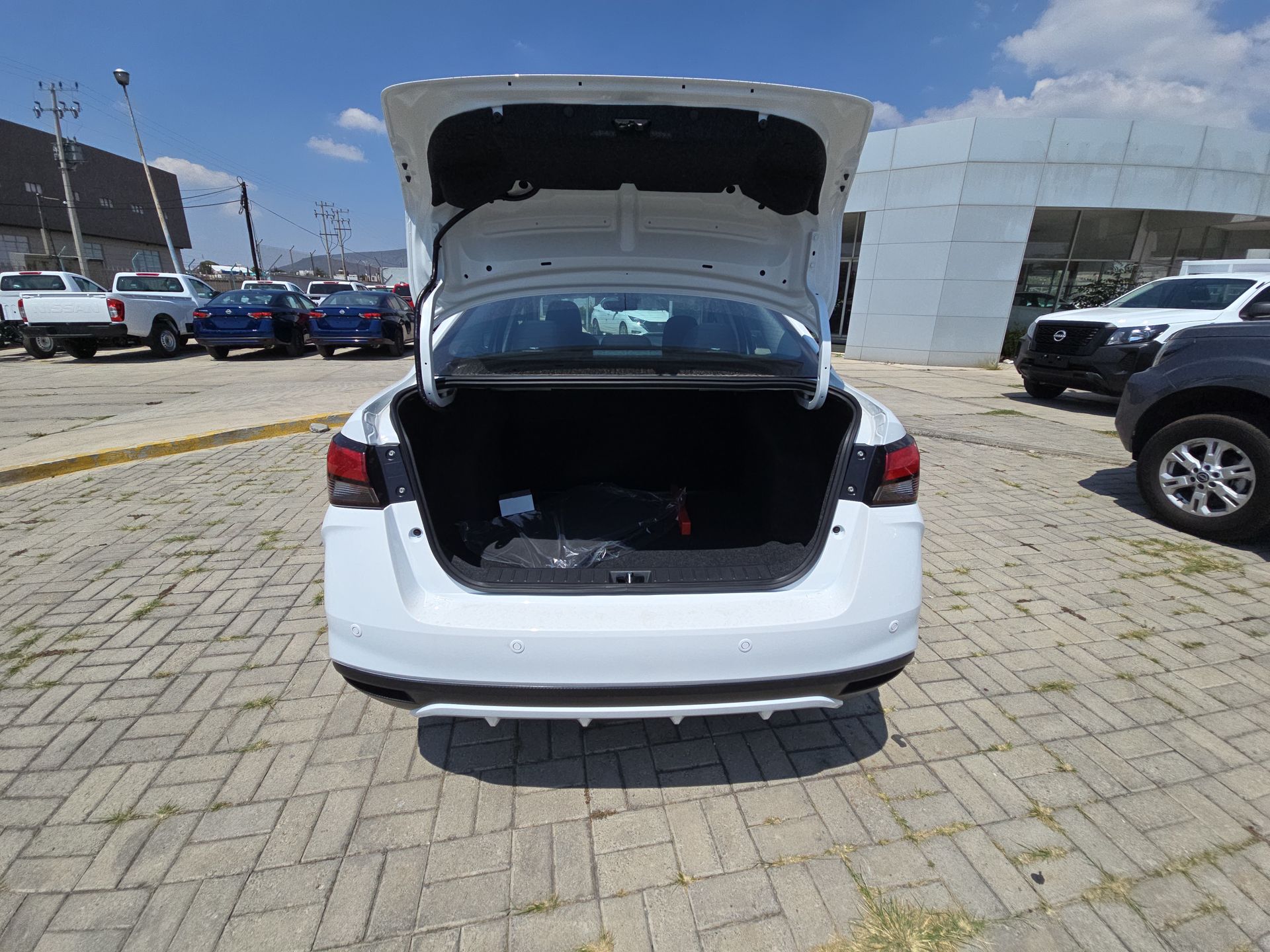 2025 Nissan Versa 4p Sense L4/1.6 Man