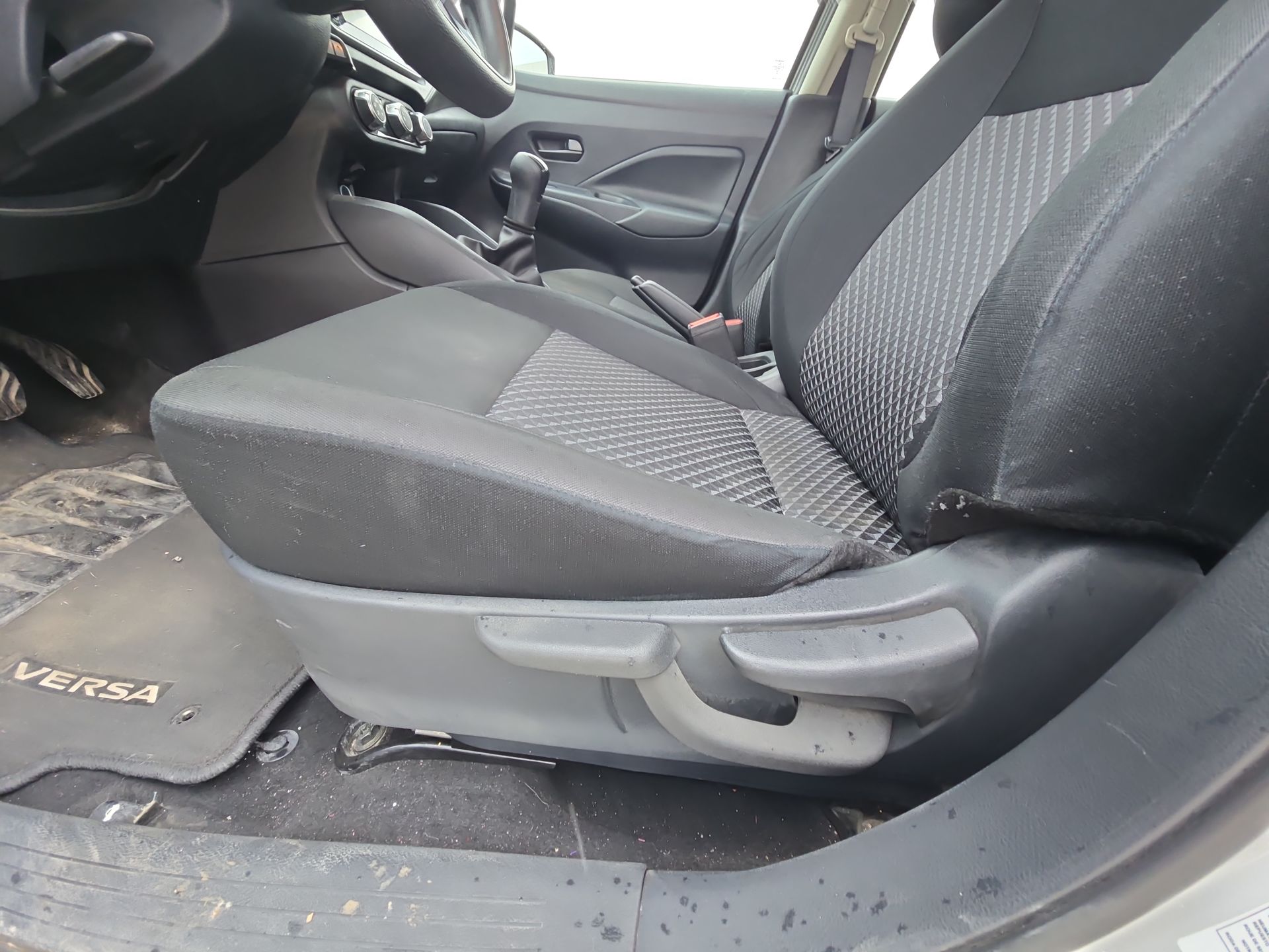 2024 Nissan Versa 4p Sense L4/1.6 Man