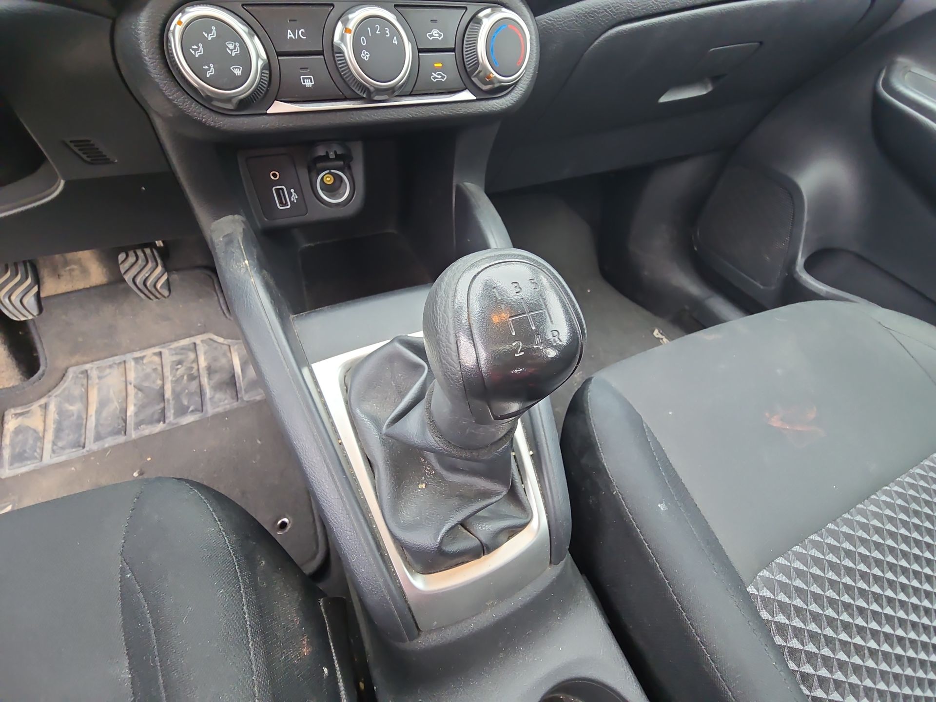 2024 Nissan Versa 4p Sense L4/1.6 Man