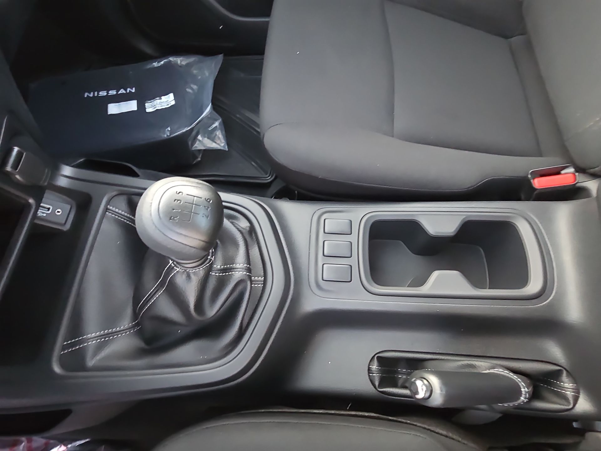 2026 Nissan Pick Up NP300 2p L4/2.5 Man A/A