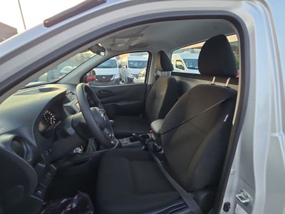 2026 Nissan Pick Up NP300 2p L4/2.5 Man A/A