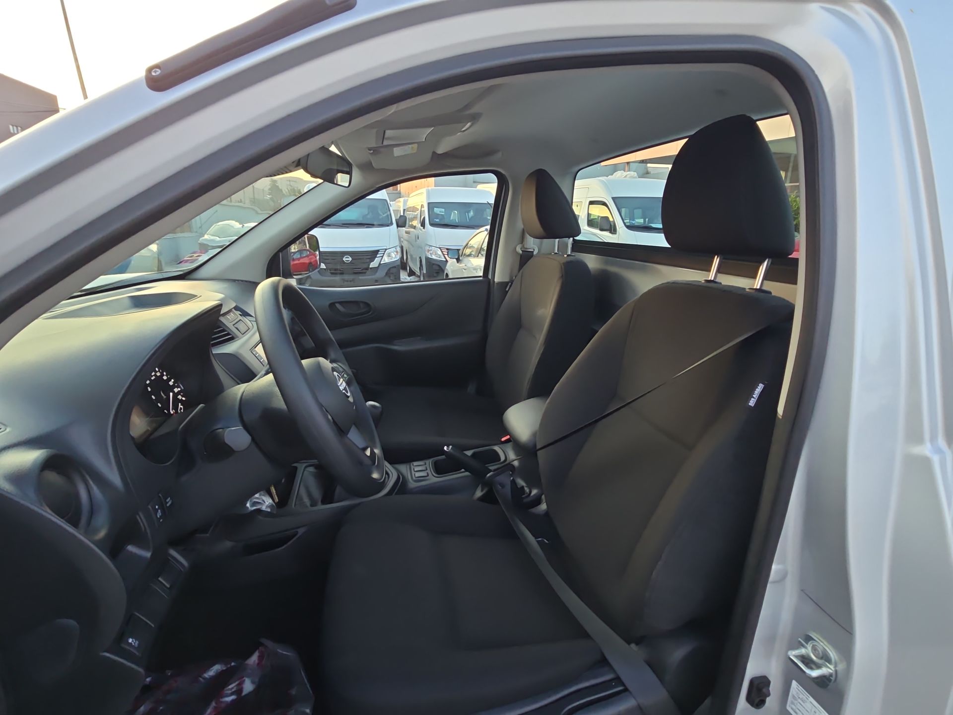 2026 Nissan Pick Up NP300 2p L4/2.5 Man A/A