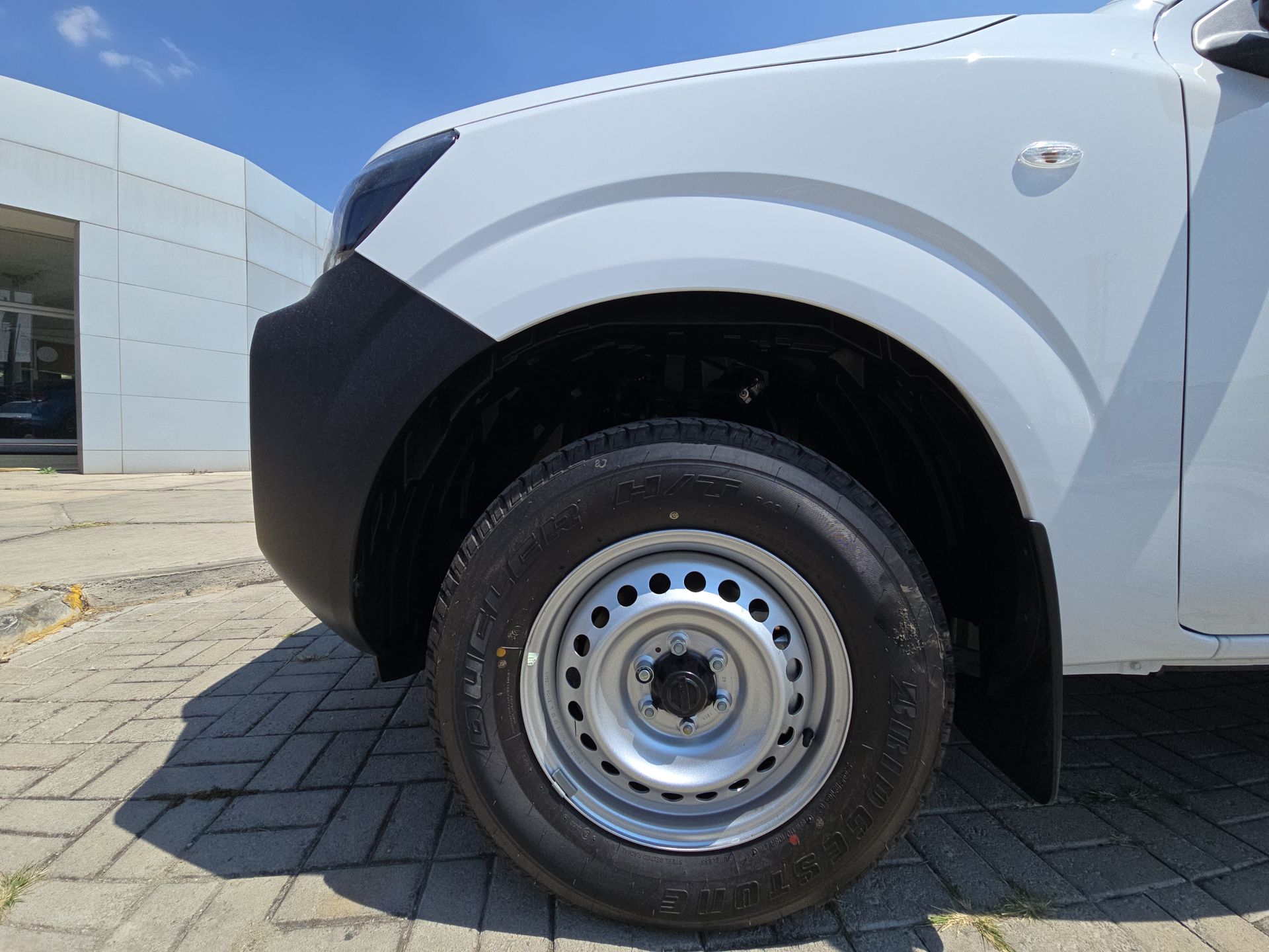 2026 Nissan Pick Up NP300 2p L4/2.5 Man A/A