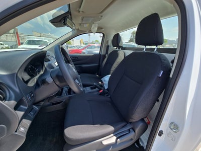 2026 Nissan Pick Up NP300 2p L4/2.5 Man A/A