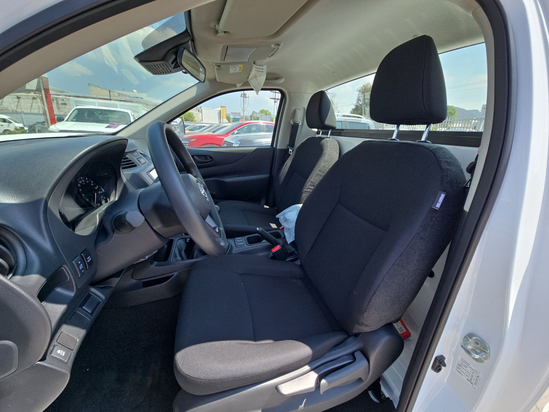 2026 Nissan Pick Up NP300 2p L4/2.5 Man A/A