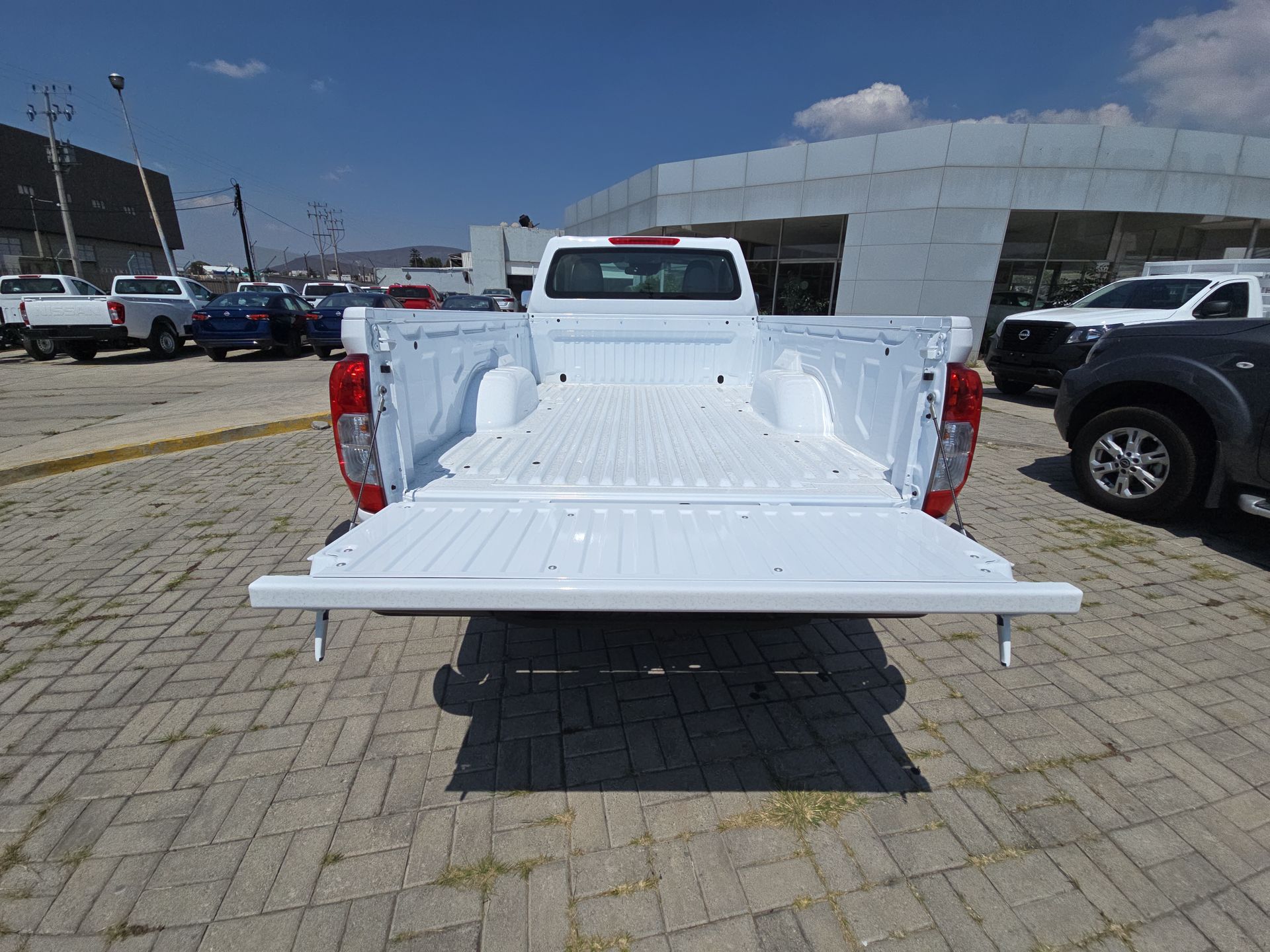 2026 Nissan Pick Up NP300 2p L4/2.5 Man A/A