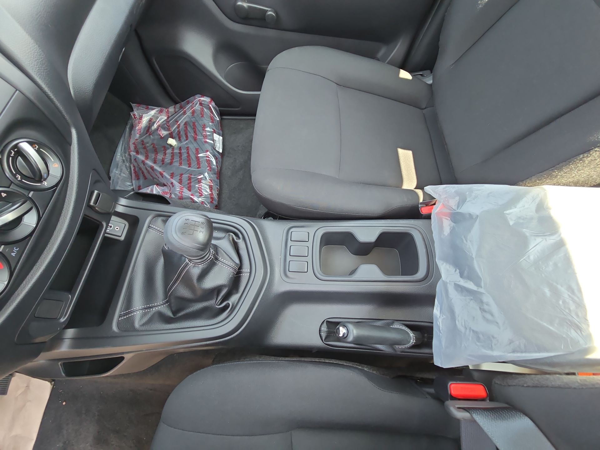 2026 Nissan Pick Up NP300 2p L4/2.5 Man A/A