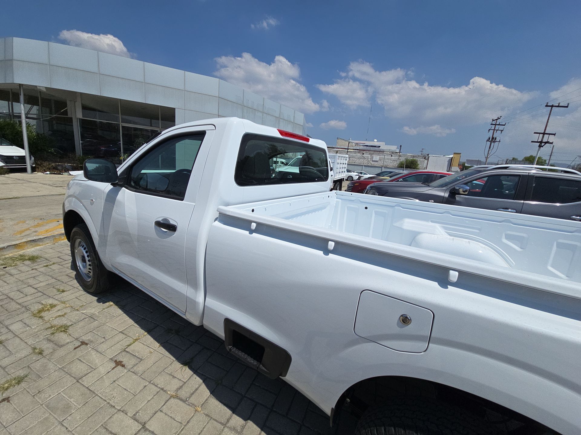 2026 Nissan Pick Up NP300 2p L4/2.5 Man A/A