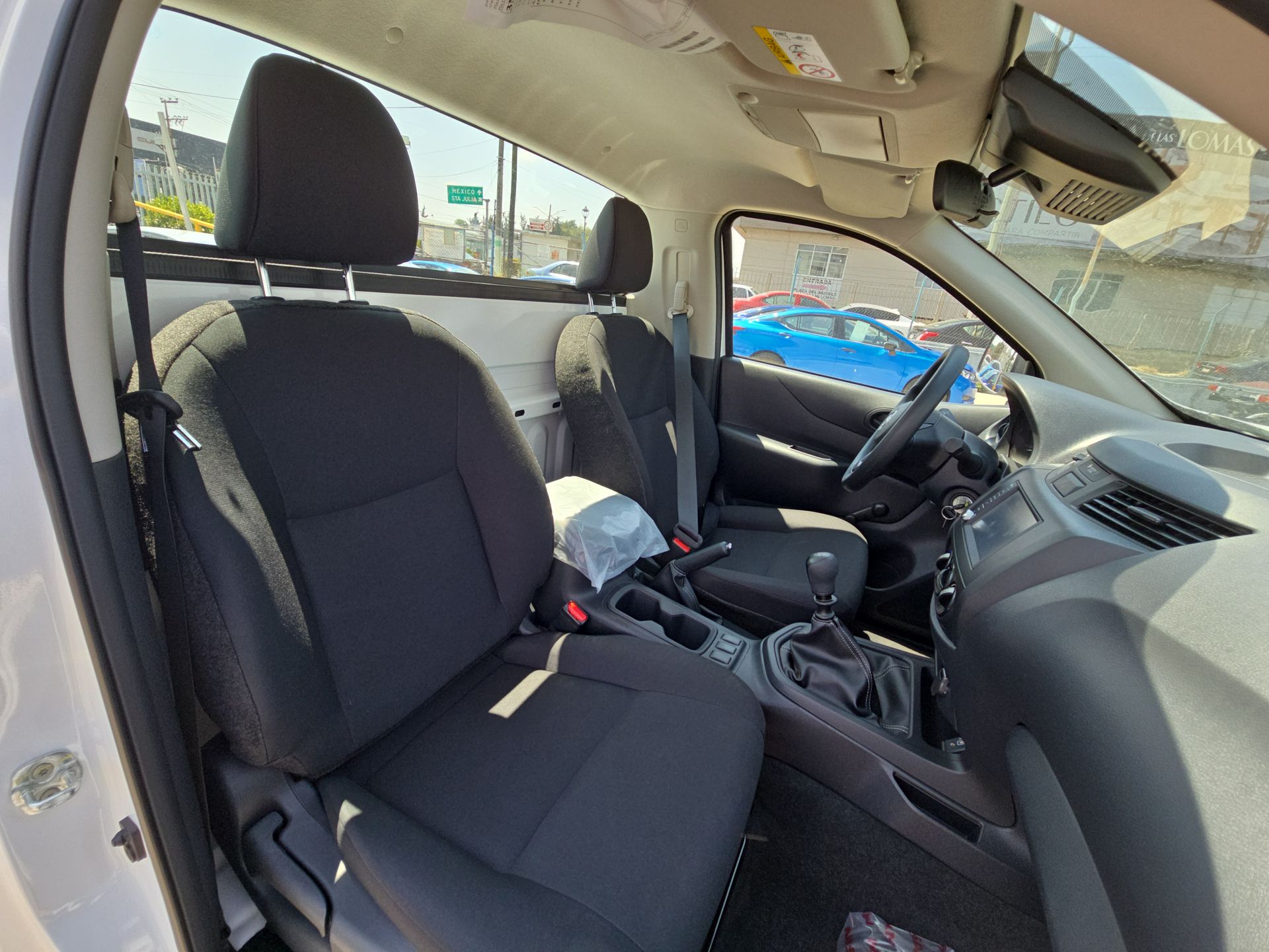 2026 Nissan Pick Up NP300 2p L4/2.5 Man A/A