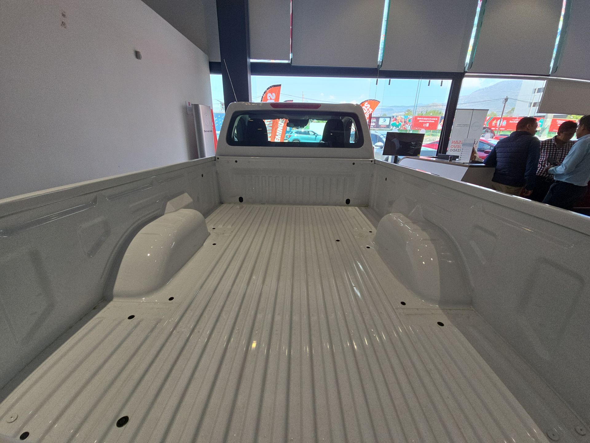 2026 Nissan Pick Up NP300 2p L4/2.5 Man A/A