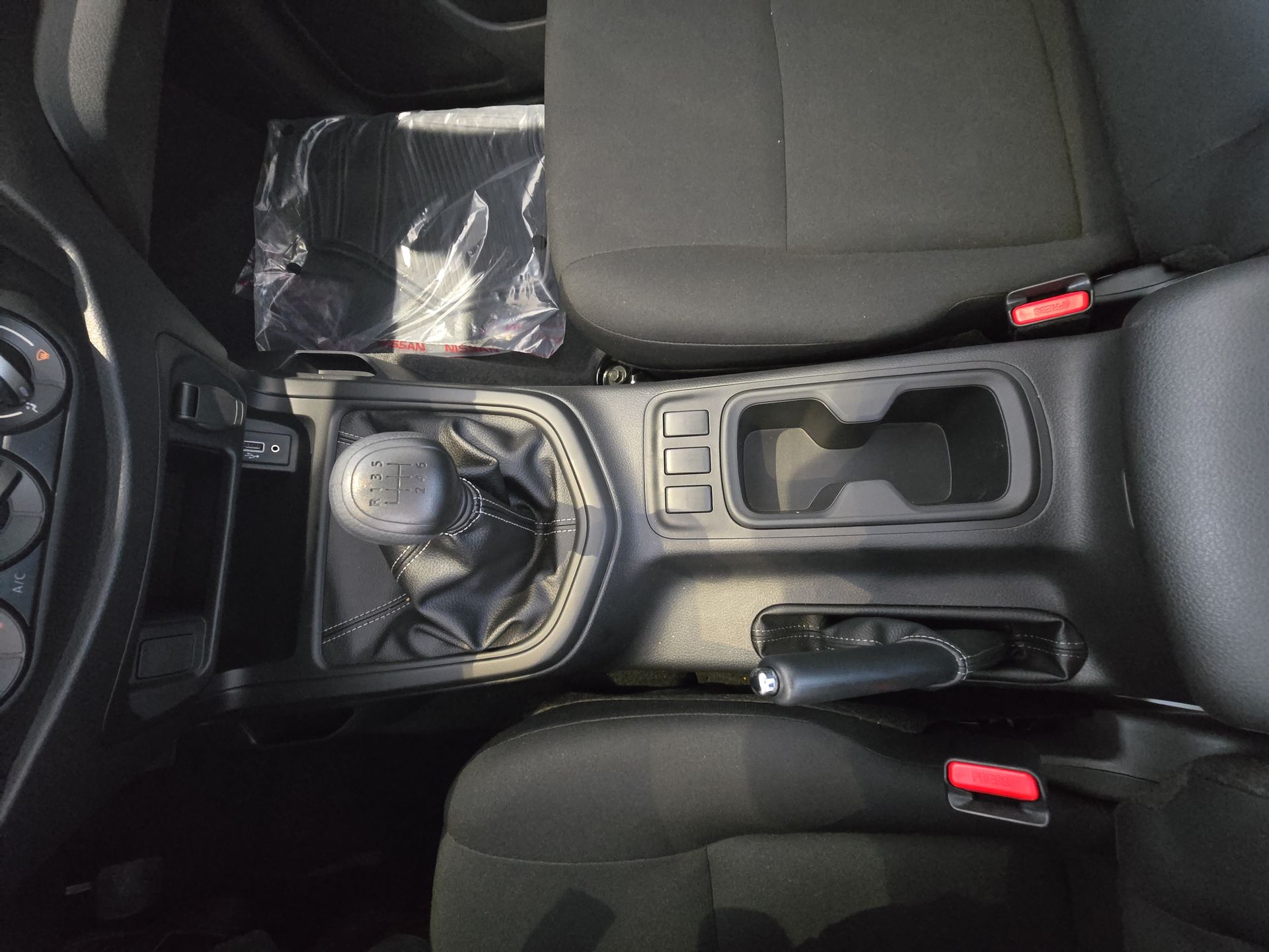 2026 Nissan Pick Up NP300 2p L4/2.5 Man A/A