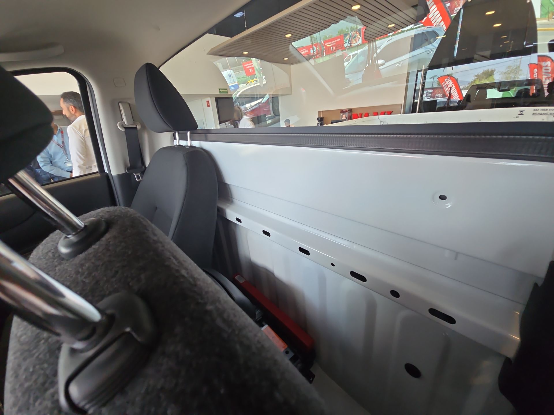 2026 Nissan Pick Up NP300 2p L4/2.5 Man A/A