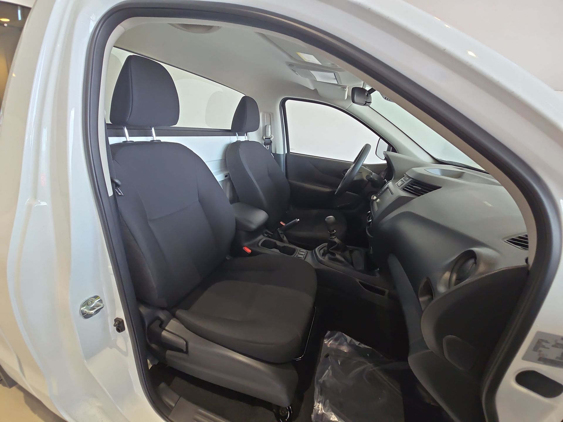 2026 Nissan Pick Up NP300 2p L4/2.5 Man A/A