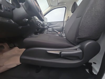 2026 Nissan Pick Up NP300 2p L4/2.5 Man A/A