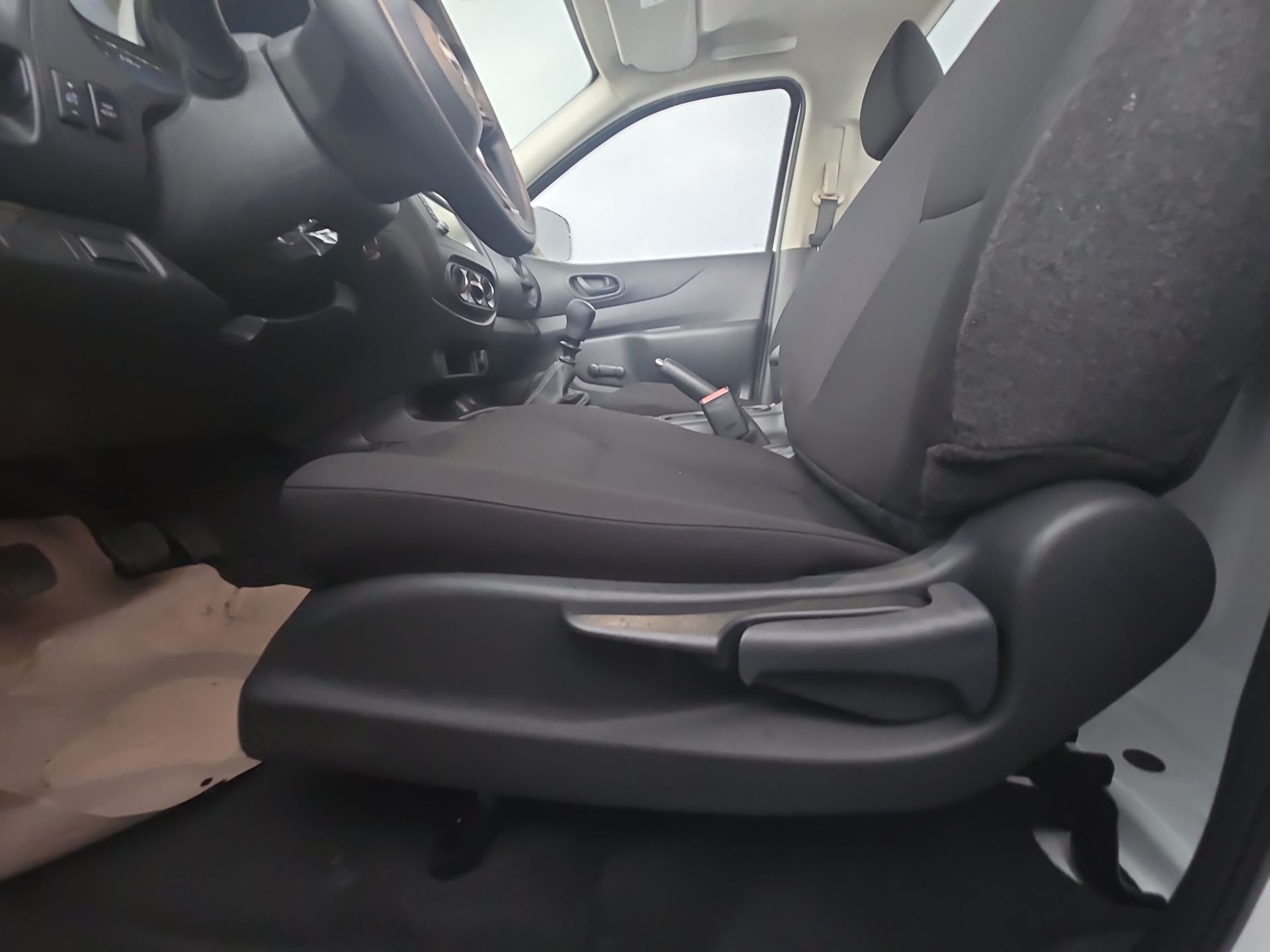 2026 Nissan Pick Up NP300 2p L4/2.5 Man A/A