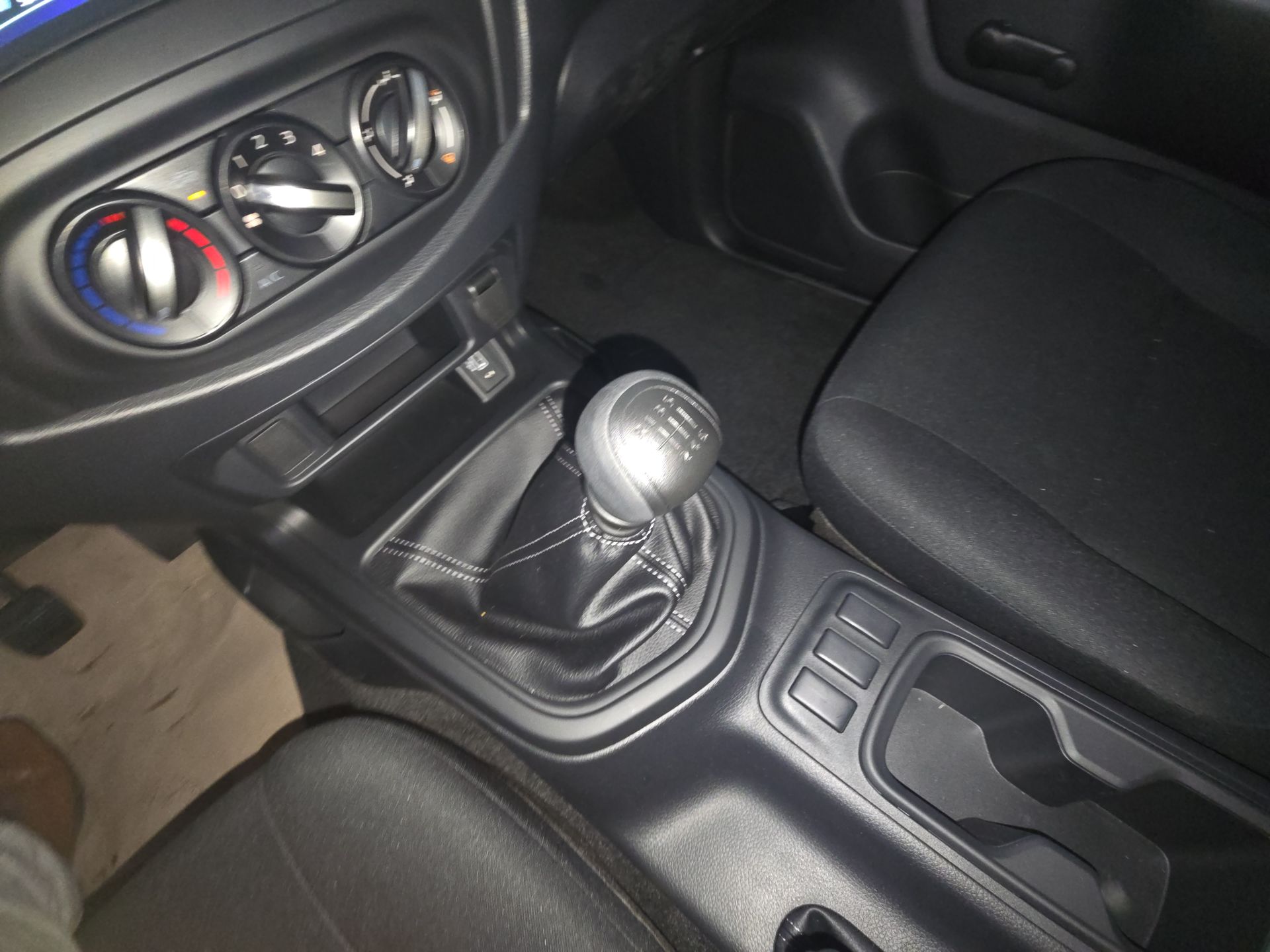 2026 Nissan Pick Up NP300 2p L4/2.5 Man A/A