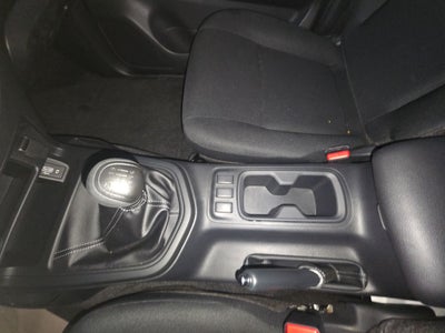 2026 Nissan Pick Up NP300 2p L4/2.5 Man A/A