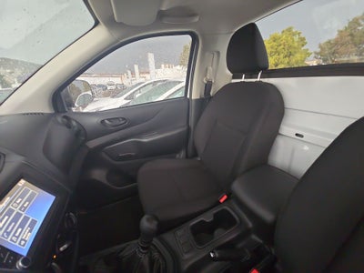 2026 Nissan Pick Up NP300 2p L4/2.5 Man A/A