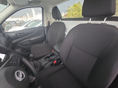 2026 Nissan Pick Up NP300 2p L4/2.5 Man A/A