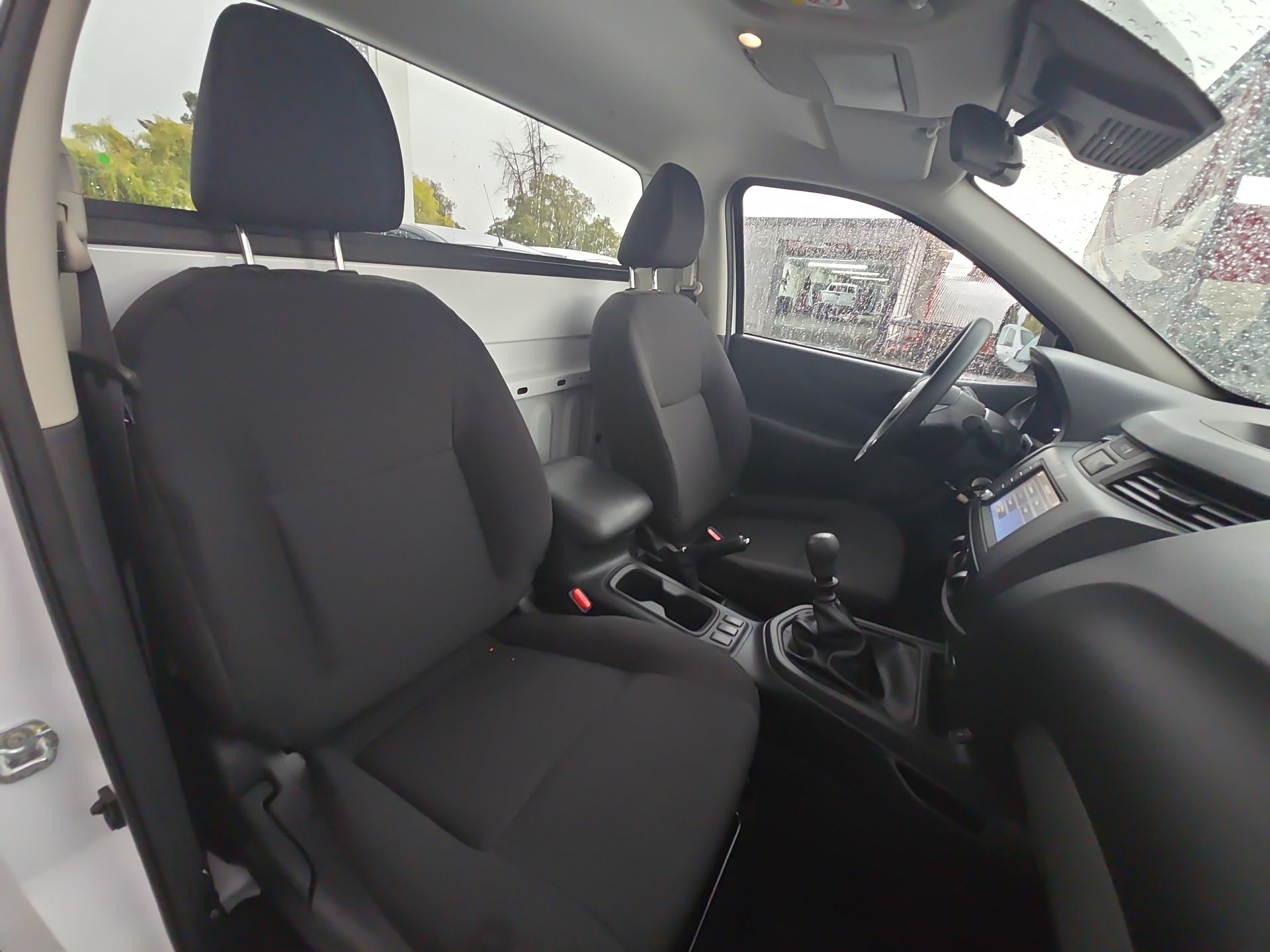 2026 Nissan Pick Up NP300 2p L4/2.5 Man A/A