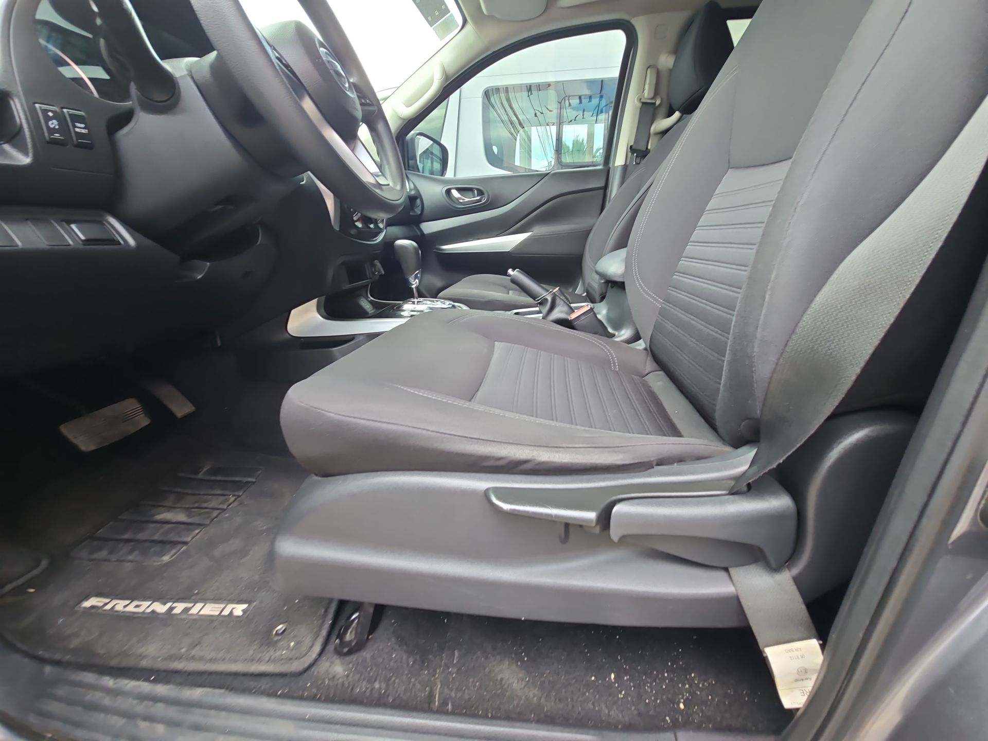 2022 Nissan Frontier 4p LE L4/2.5 Aut