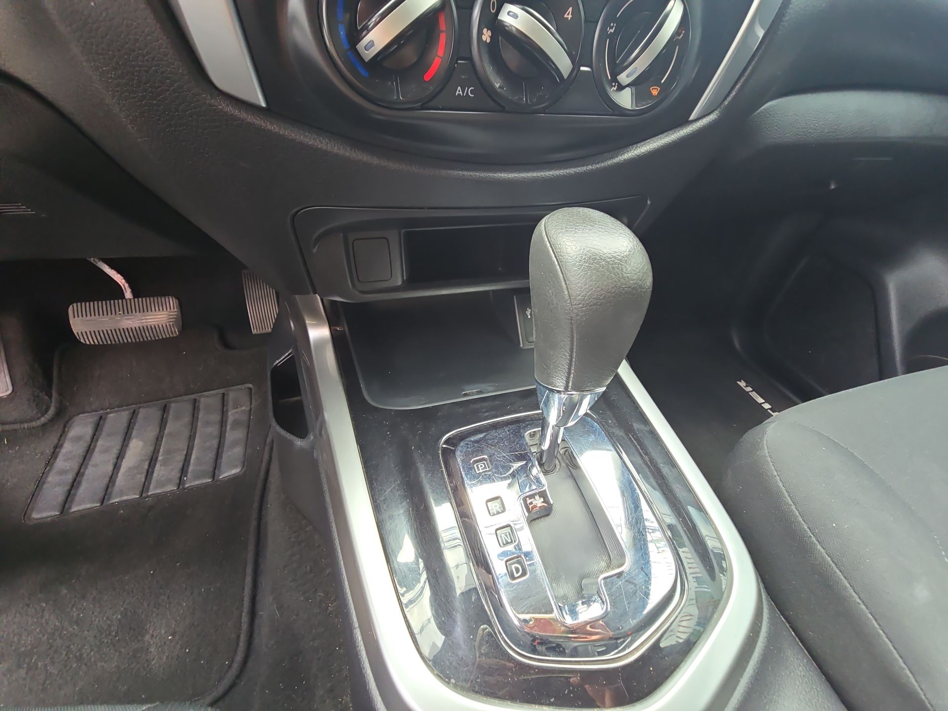 2022 Nissan Frontier 4p LE L4/2.5 Aut