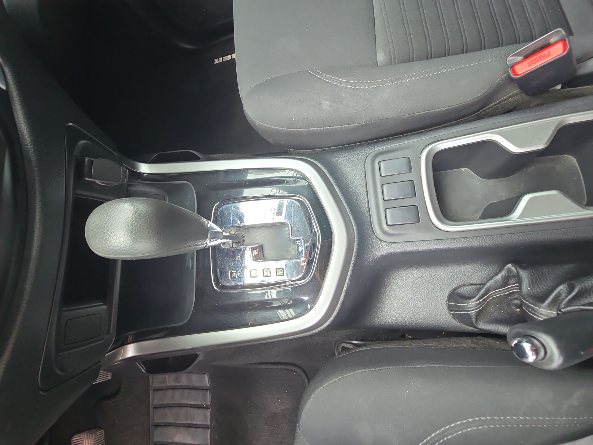 2022 Nissan Frontier 4p LE L4/2.5 Aut