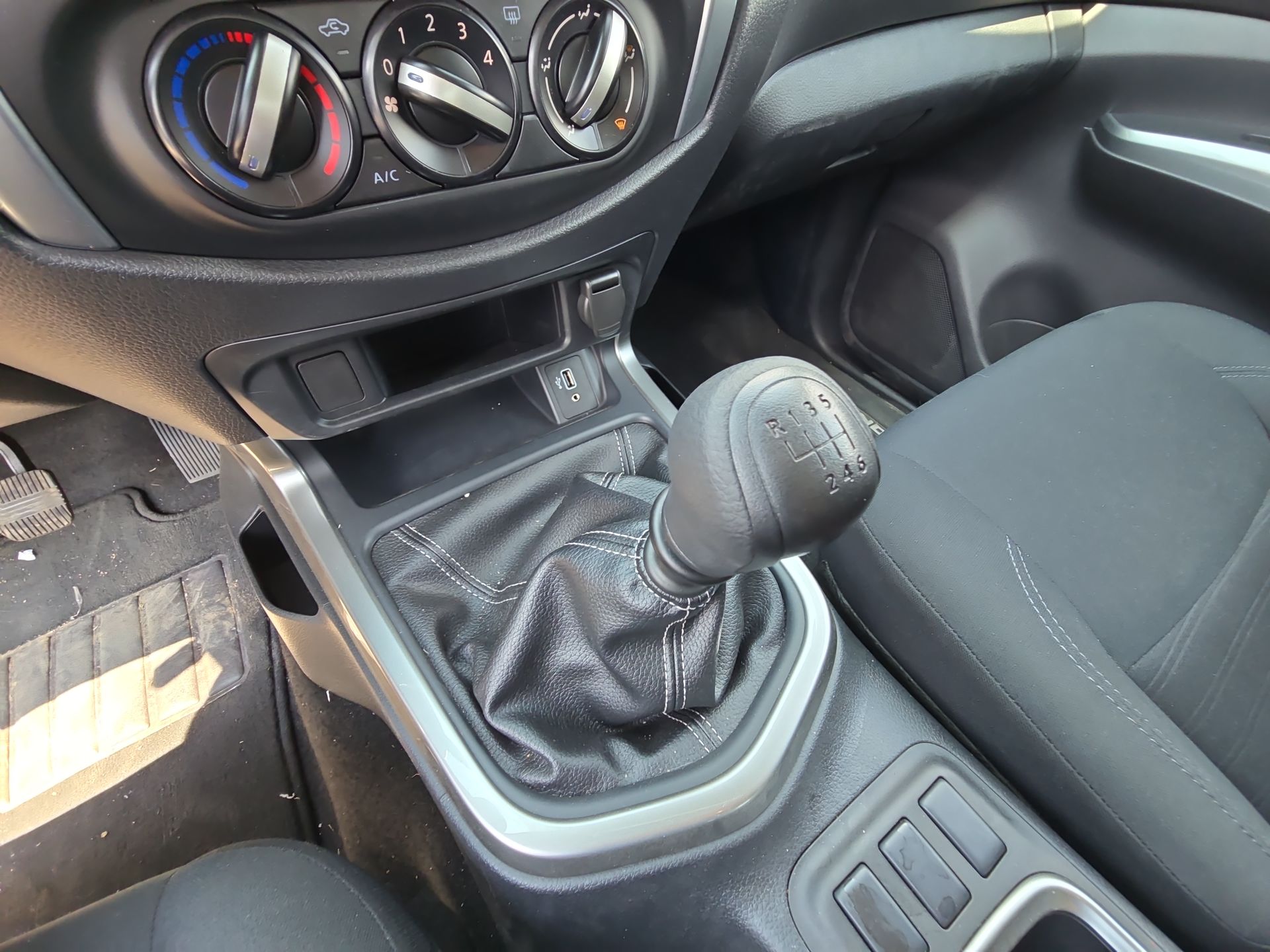 2025 Nissan Frontier 4p LE L4/2.5 Man