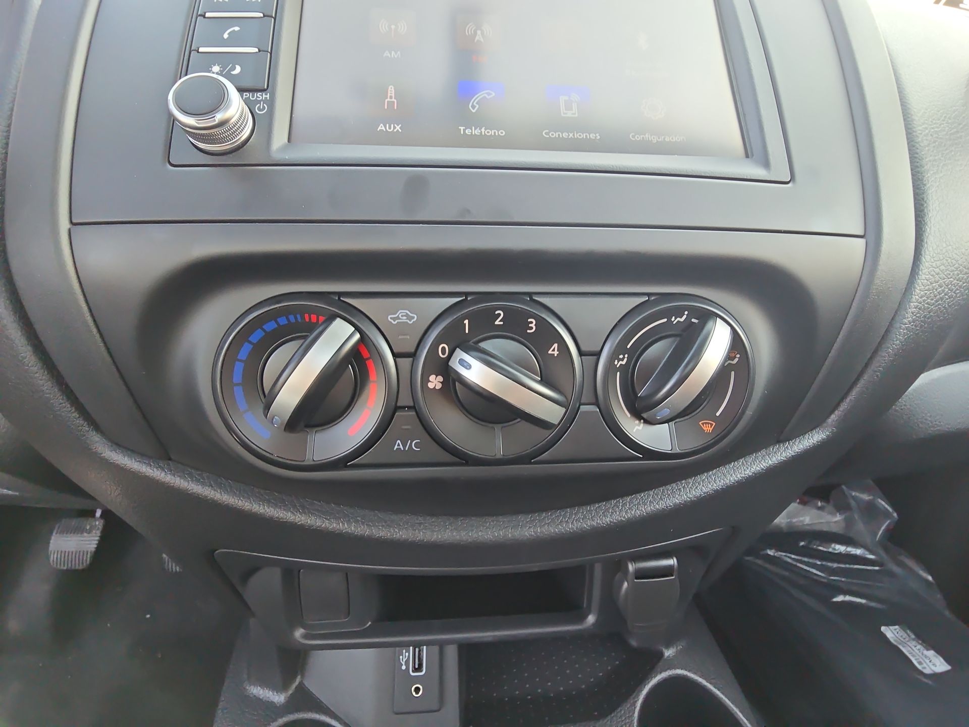 2026 Nissan Chasis Cabina NP300 2p L4/2.5 Man A/A VDC