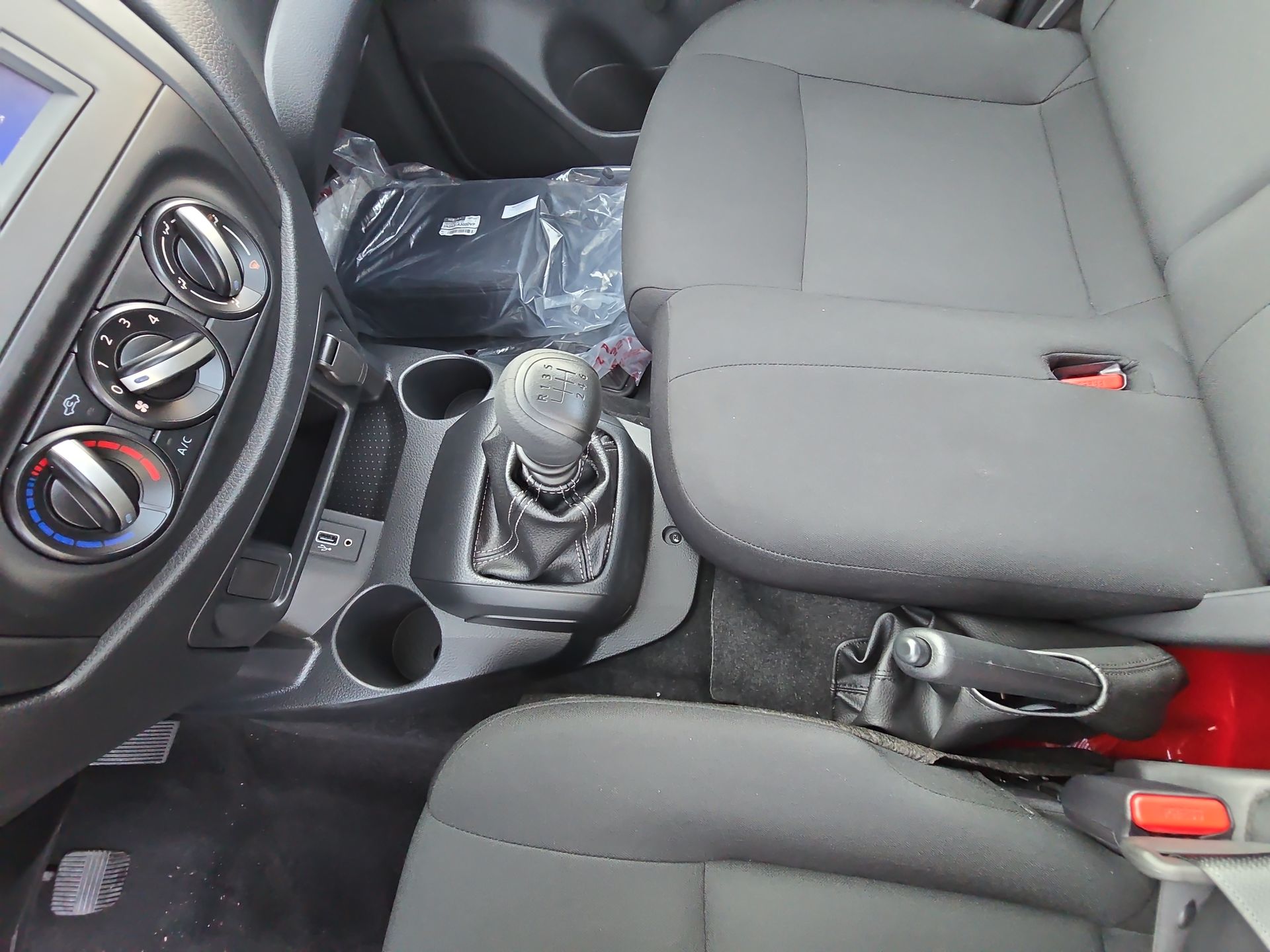 2026 Nissan Chasis Cabina NP300 2p L4/2.5 Man A/A VDC