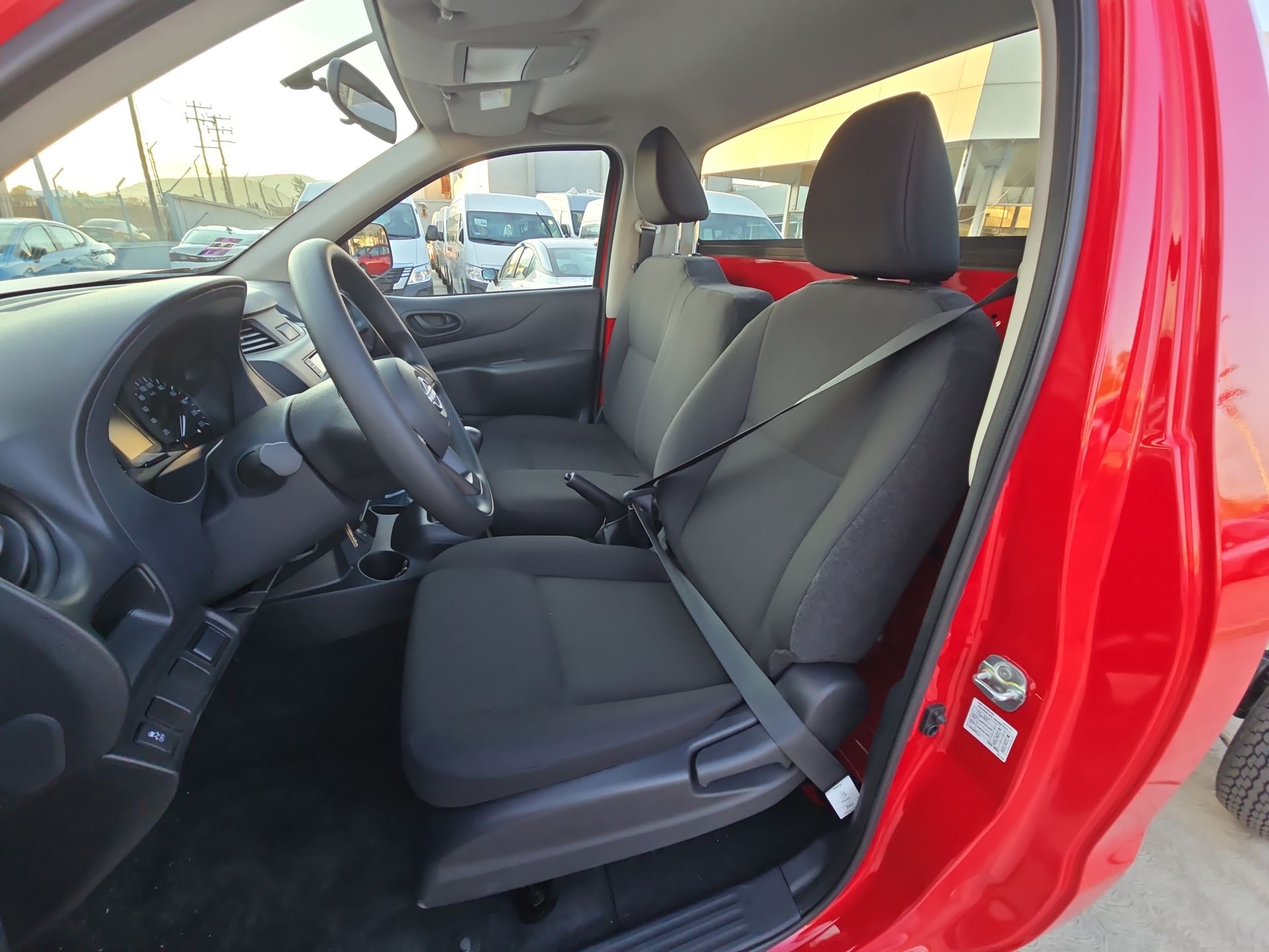 2026 Nissan Chasis Cabina NP300 2p L4/2.5 Man A/A VDC