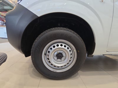 2026 Nissan Chasis Cabina NP300 2p L4/2.5 Man A/A VDC
