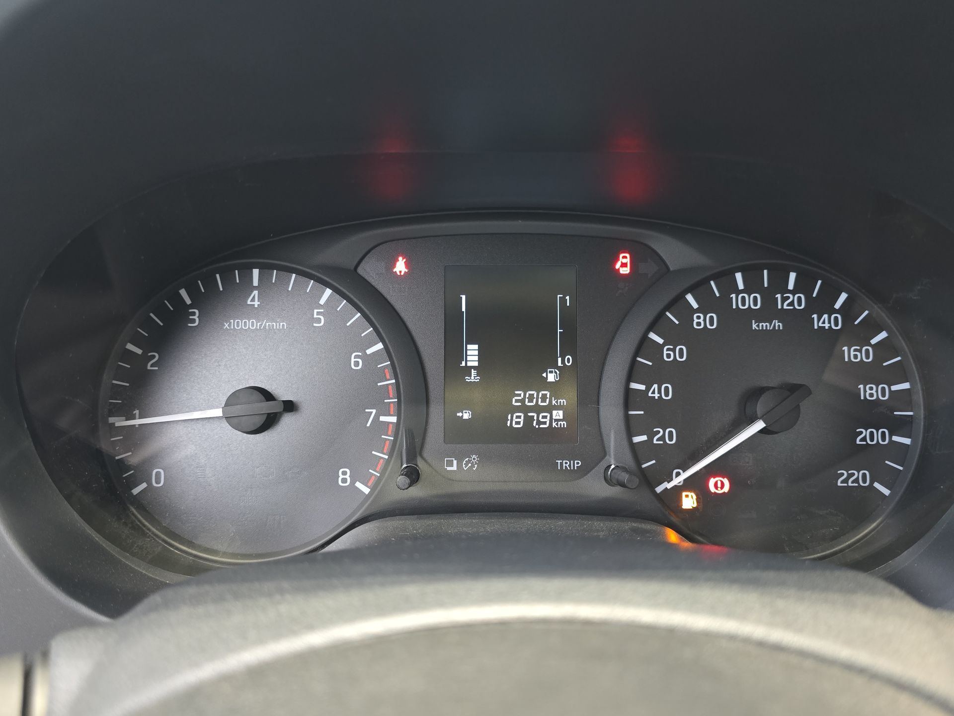2026 Nissan Chasis Cabina NP300 2p L4/2.5 Man A/A VDC
