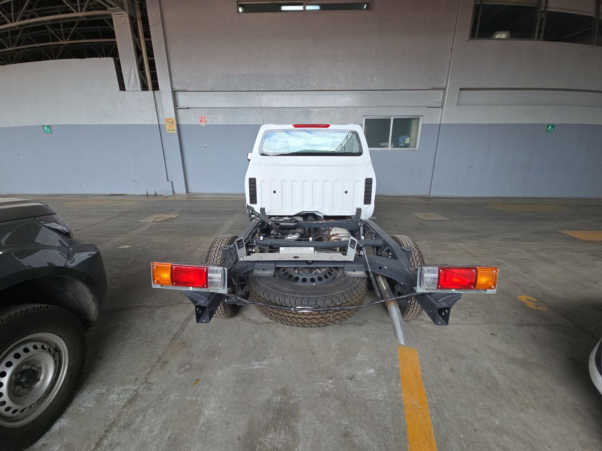 2026 Nissan Chasis Cabina NP300 2p L4/2.5 Man A/A VDC