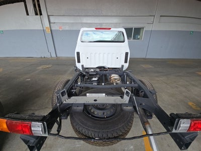 2026 Nissan Chasis Cabina NP300 2p L4/2.5 Man A/A VDC