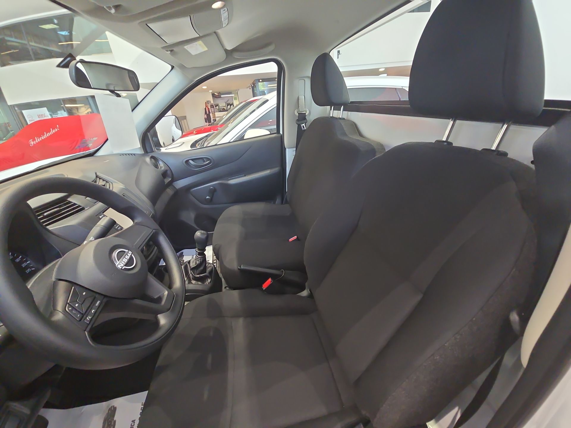 2026 Nissan Chasis Cabina NP300 2p L4/2.5 Man A/A VDC