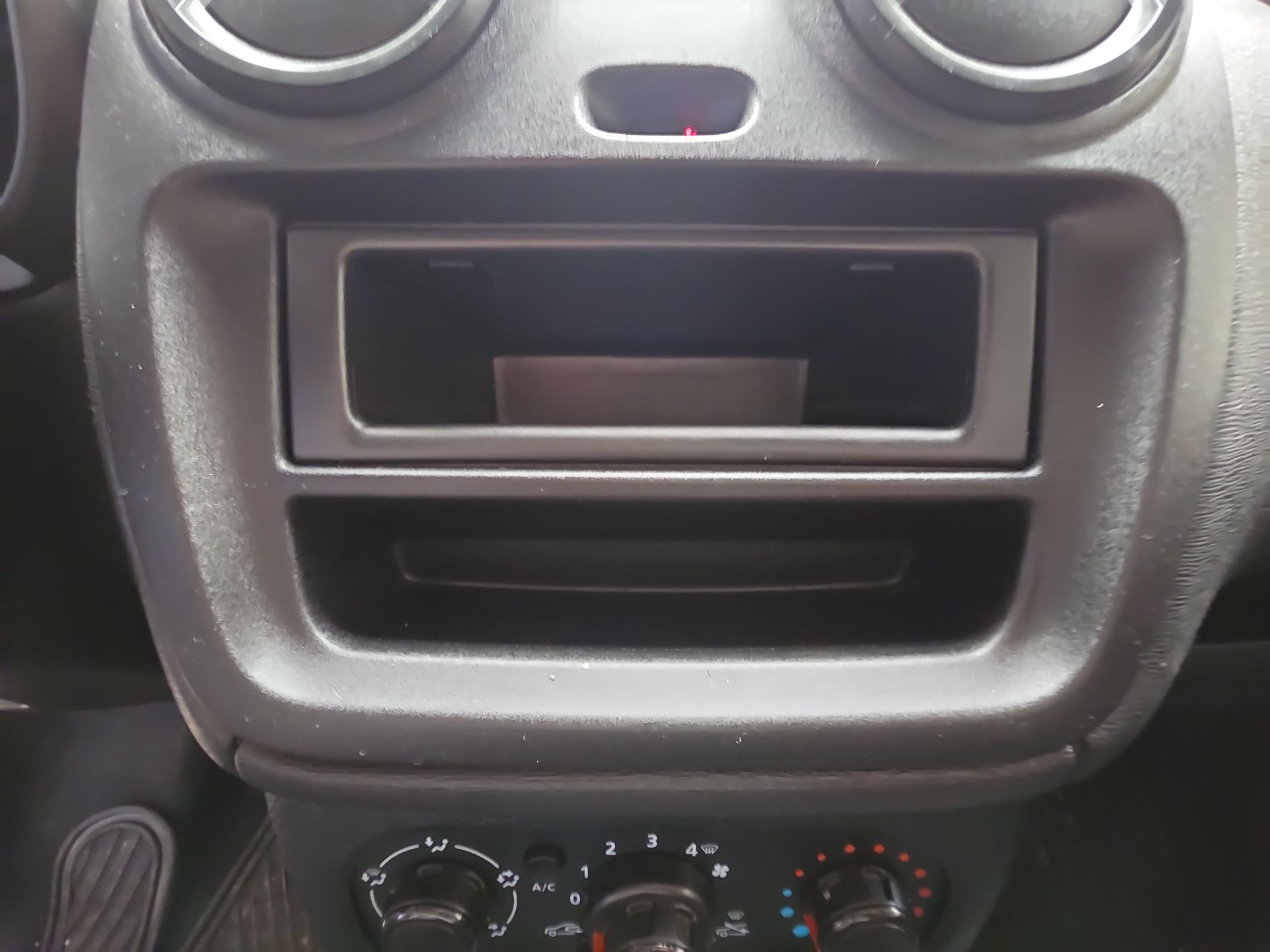2024 Renault Kangoo 5p Intense L4/2.5 Man