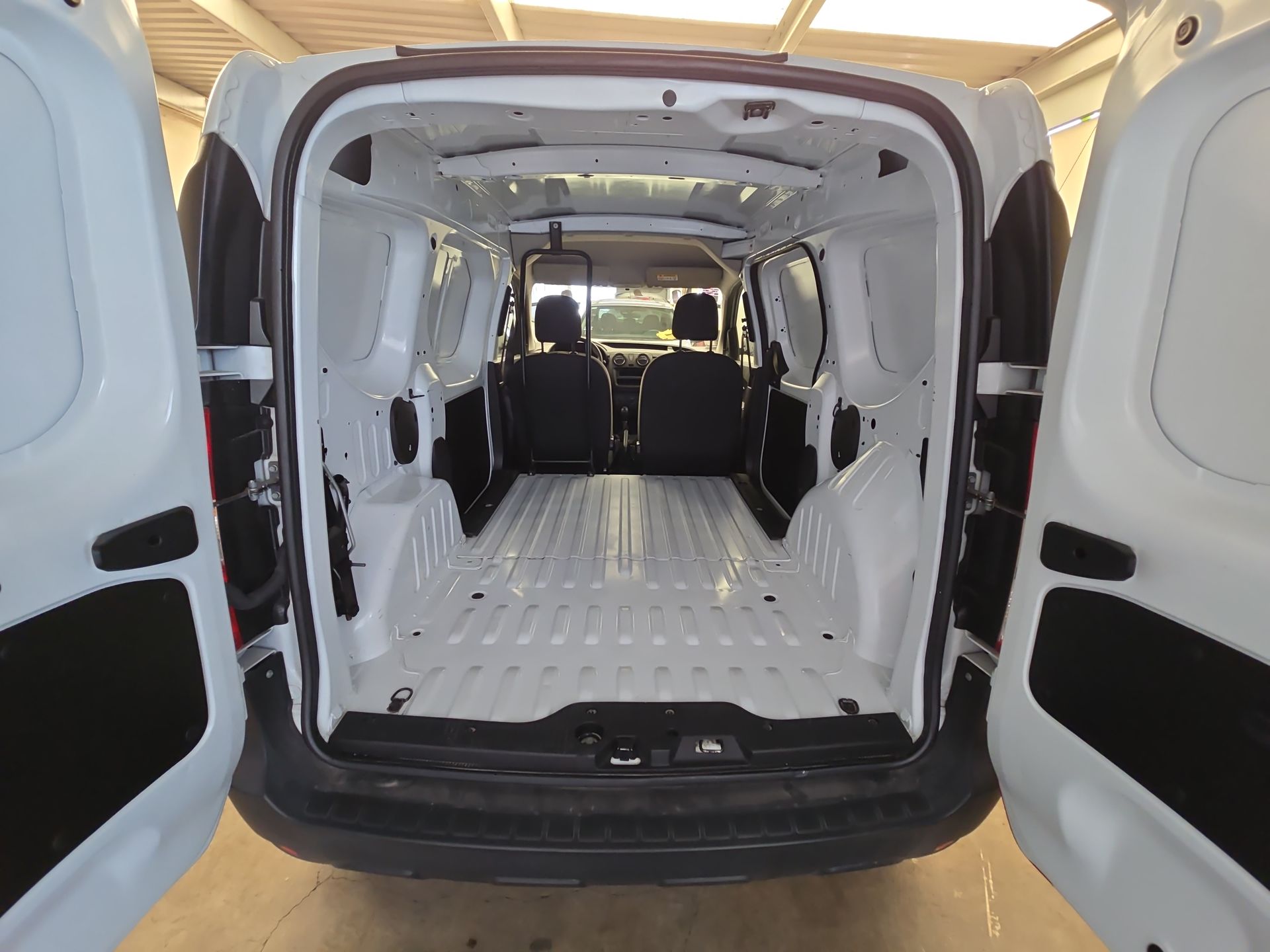 2024 Renault Kangoo 5p Intense L4/2.5 Man