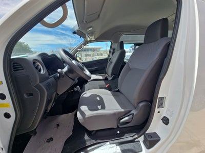2026 Nissan Urvan 4p Amplia L4/2.5 Man
