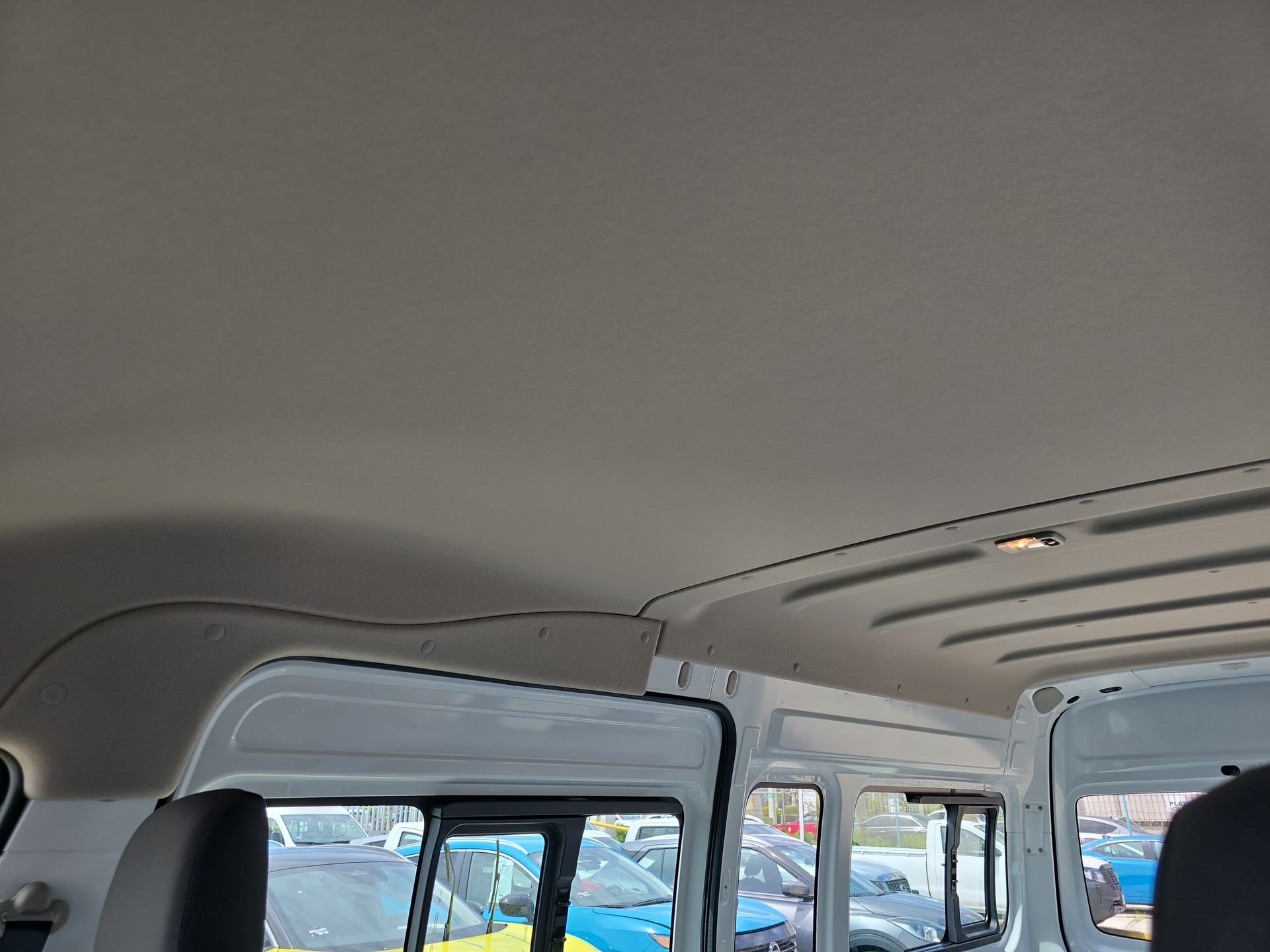 2026 Nissan Urvan 4p Amplia L4/2.5 Man