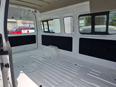 2026 Nissan Urvan 4p Amplia L4/2.5 Man