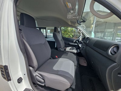 2026 Nissan Urvan 4p Amplia L4/2.5 Man