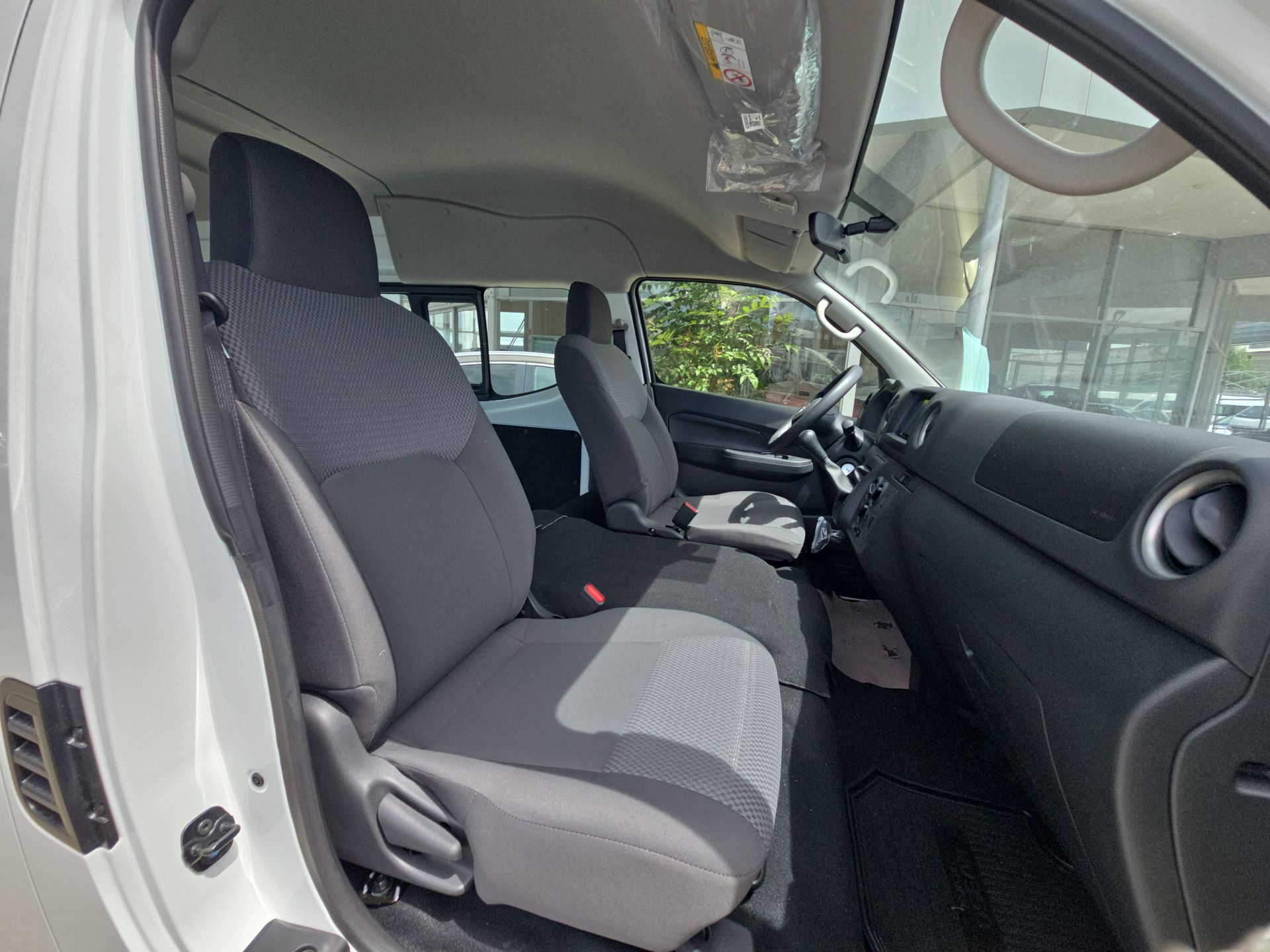 2026 Nissan Urvan 4p Amplia L4/2.5 Man