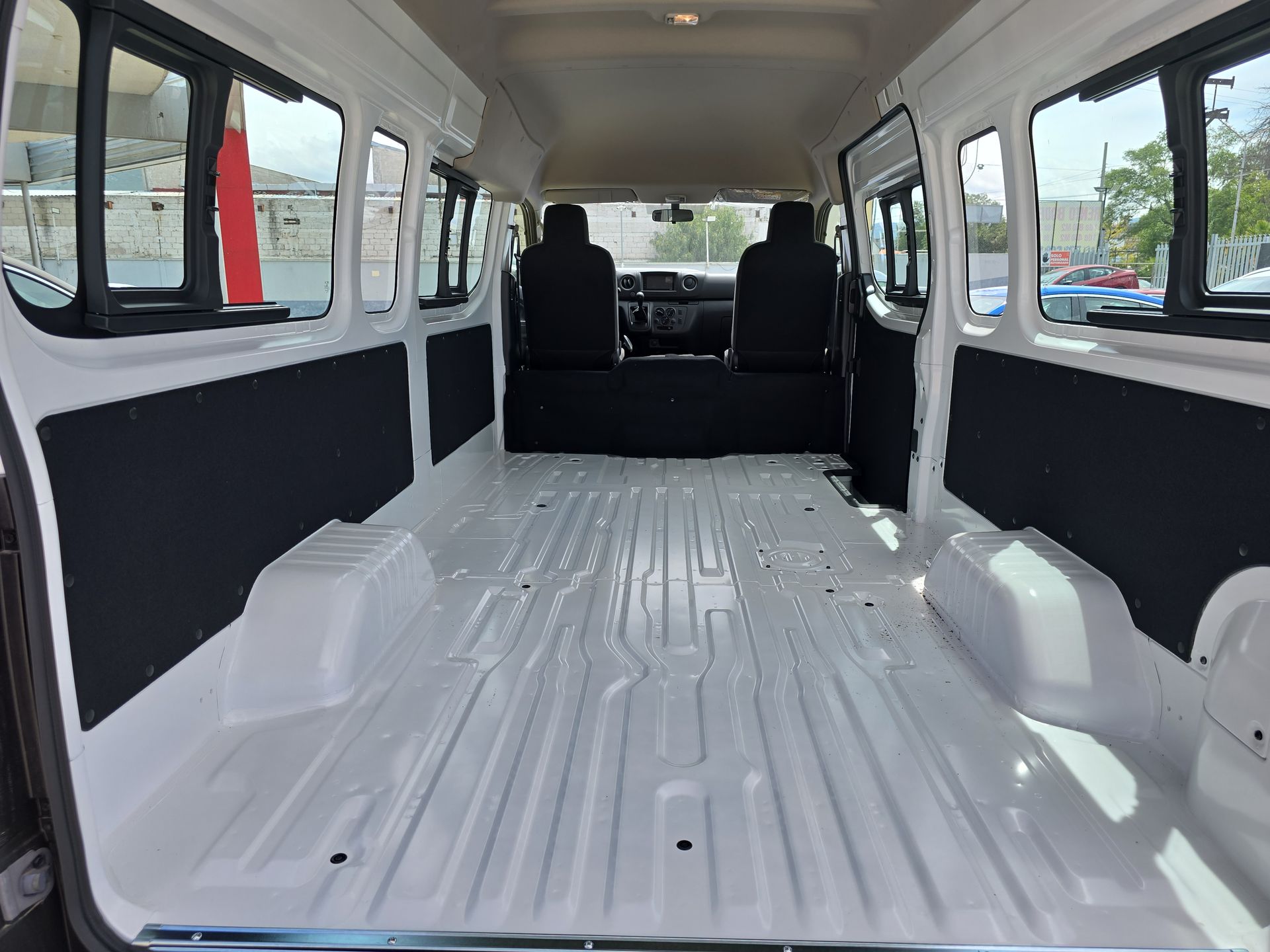 2026 Nissan Urvan 4p Amplia L4/2.5 Man