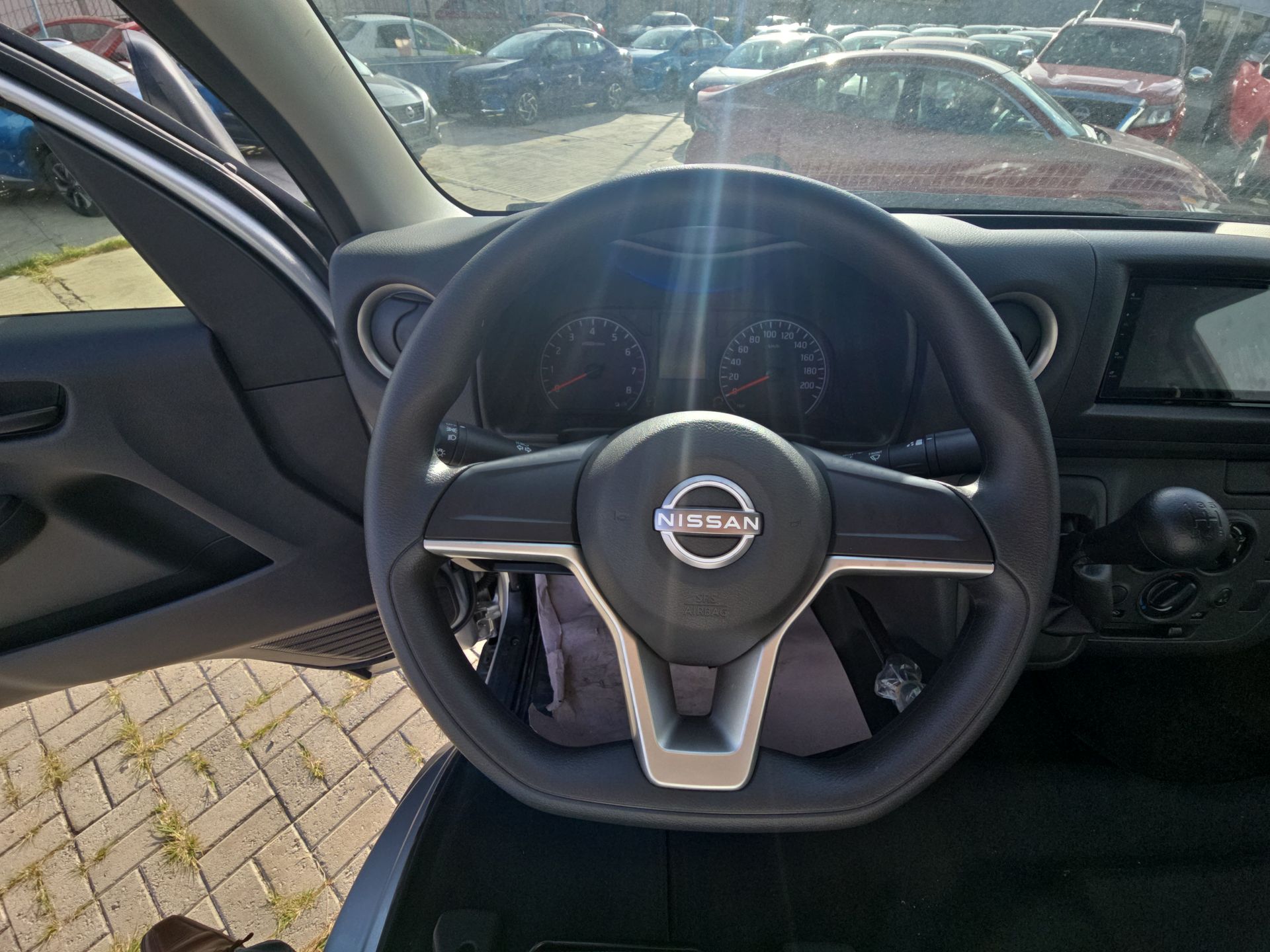 2026 Nissan Urvan 4p Amplia L4/2.5 Man Ventanas