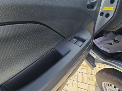 2026 Nissan Urvan 4p Amplia L4/2.5 Man Ventanas