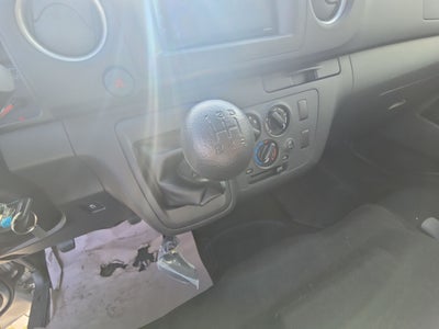 2026 Nissan Urvan 4p Amplia L4/2.5 Man Ventanas