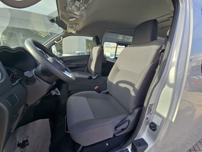 2026 Nissan Urvan 4p Amplia L4/2.5 Man Ventanas
