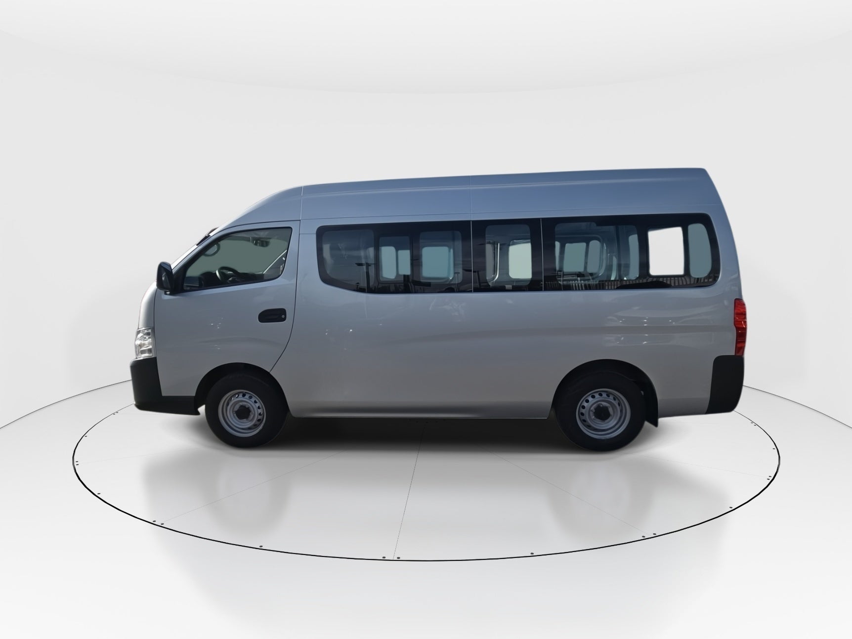 2026 Nissan Urvan 4p Amplia L4/2.5 Man Ventanas